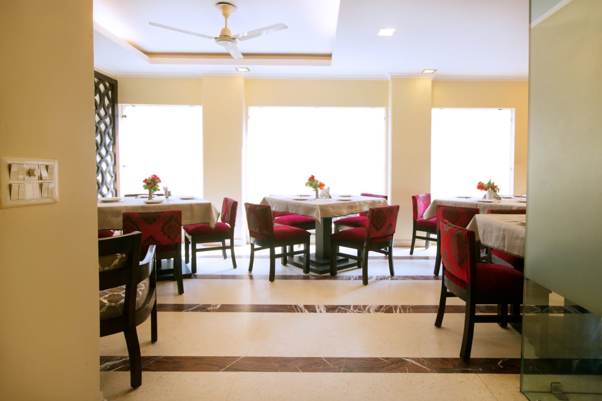The Pearl Residency Hotel Delhi Restaurant