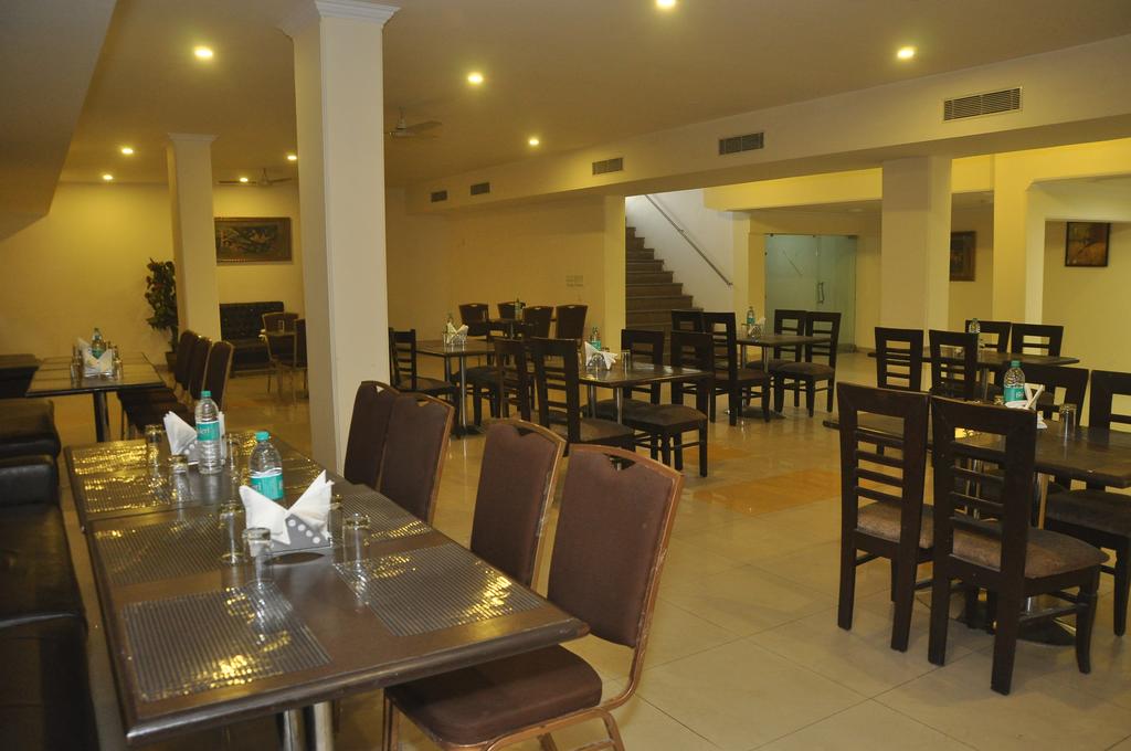 Lohmod Hotel Delhi Restaurant