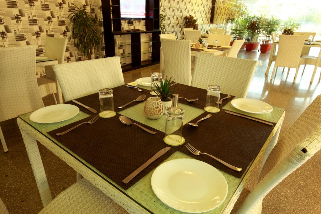 Zara Grand Hotel Delhi Restaurant