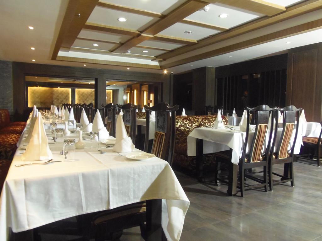 SK Crown Park Hotel Delhi Restaurant