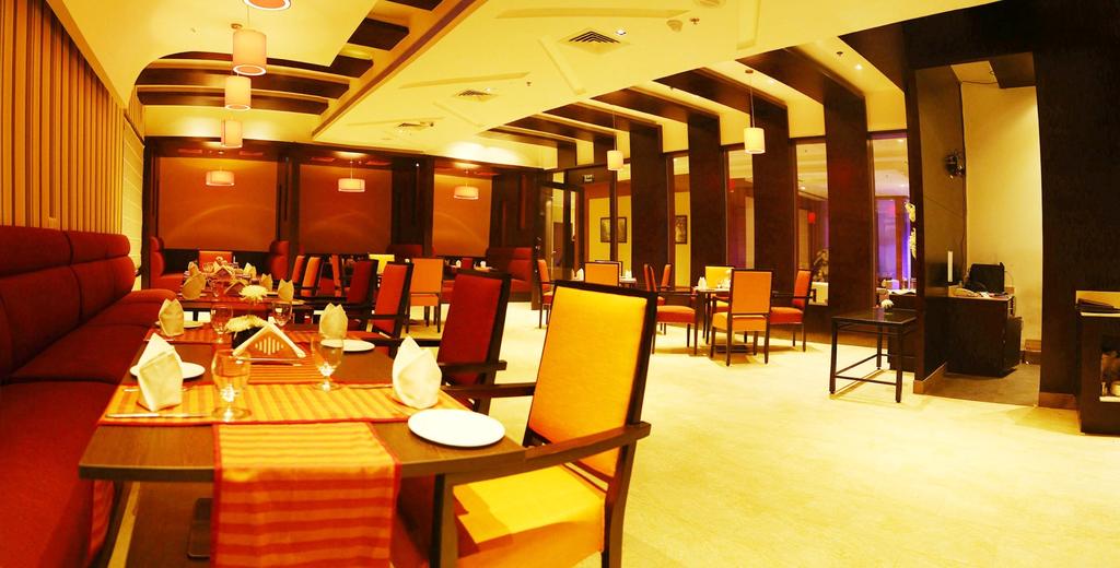 Grand Notting Hills Hotel Delhi Restaurant