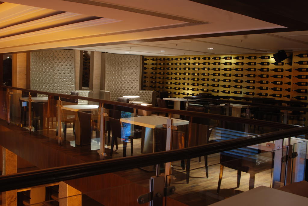 Pluto Inn Hotel Delhi Restaurant