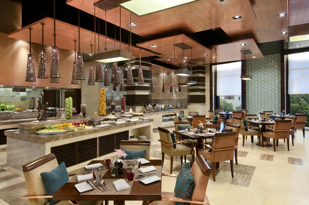 Piccadily Hotel Delhi Restaurant