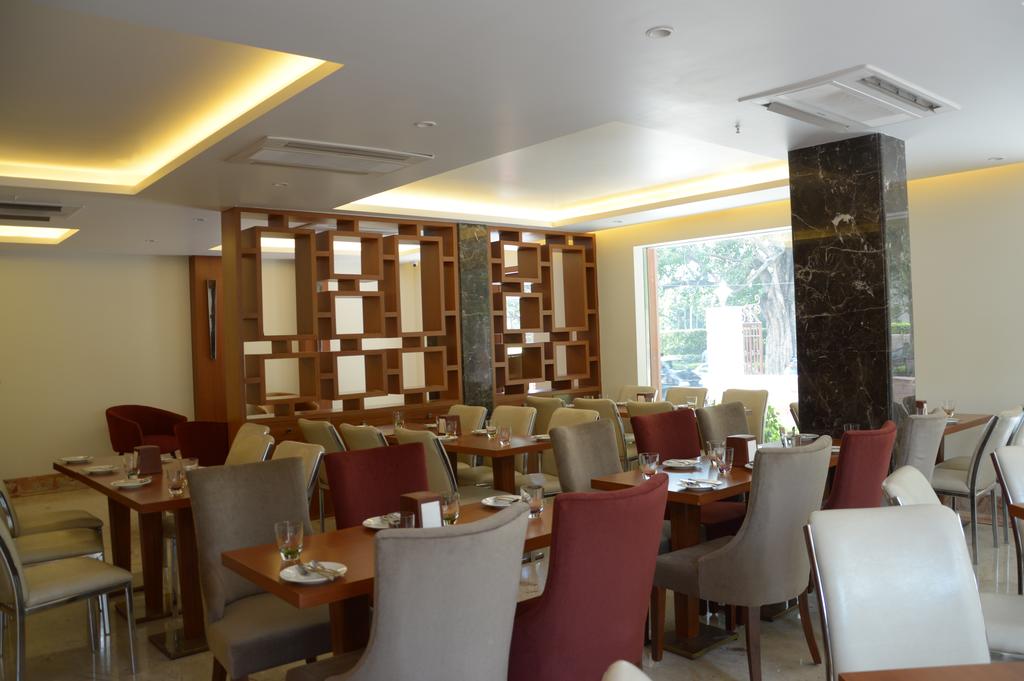 Connaught Royale Hotel Delhi Restaurant
