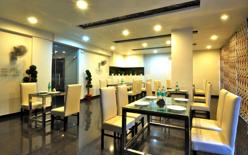 Elegance Hotel Delhi Restaurant
