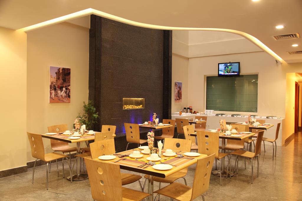 New Haven Hotel Delhi Restaurant
