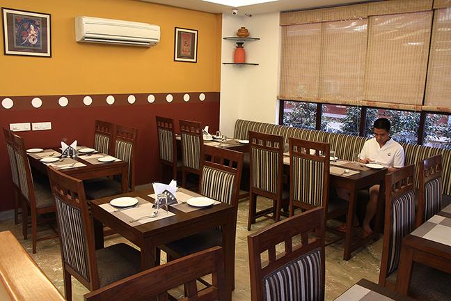 Inn Tawang Hotel Delhi Restaurant