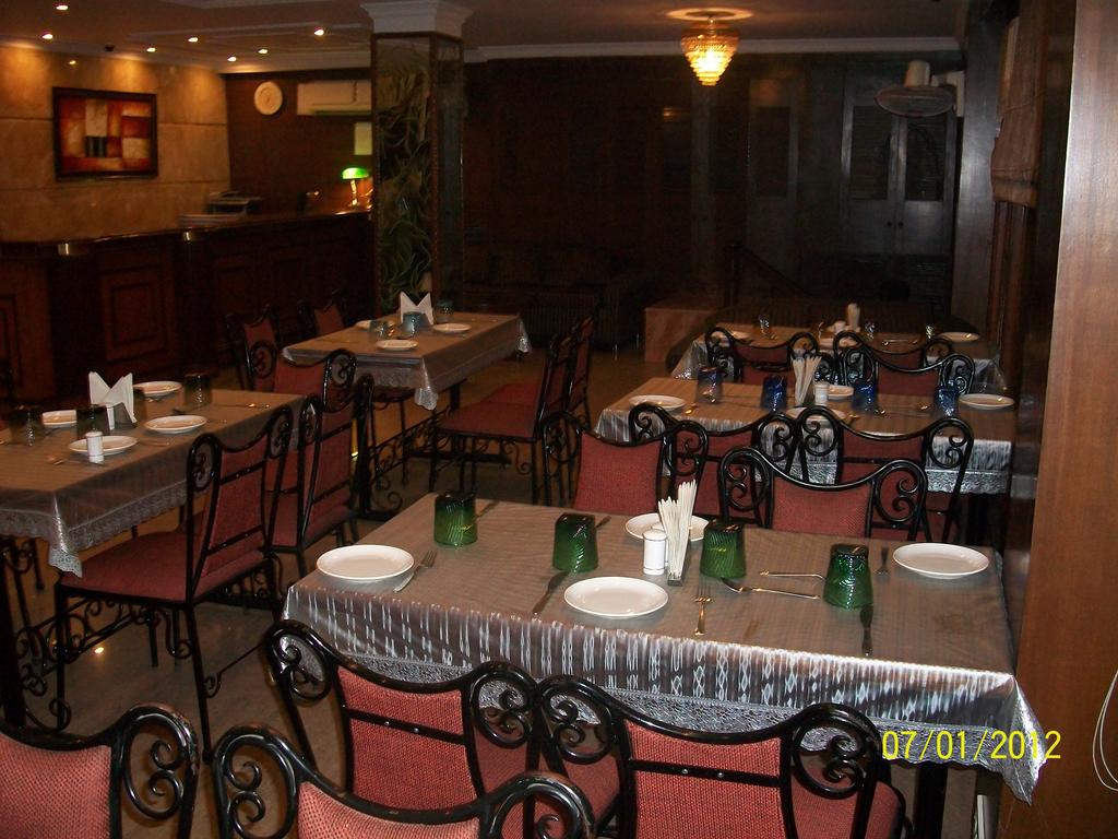 The Crest Inn Hotel Delhi Restaurant