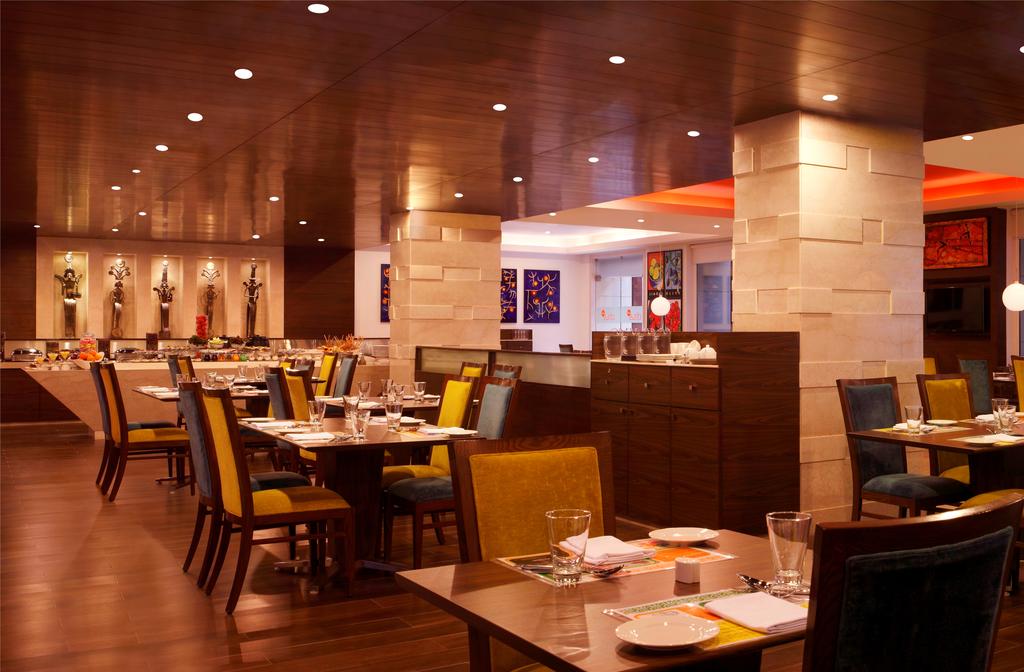 Lemon Tree Premier Hotel Delhi Restaurant