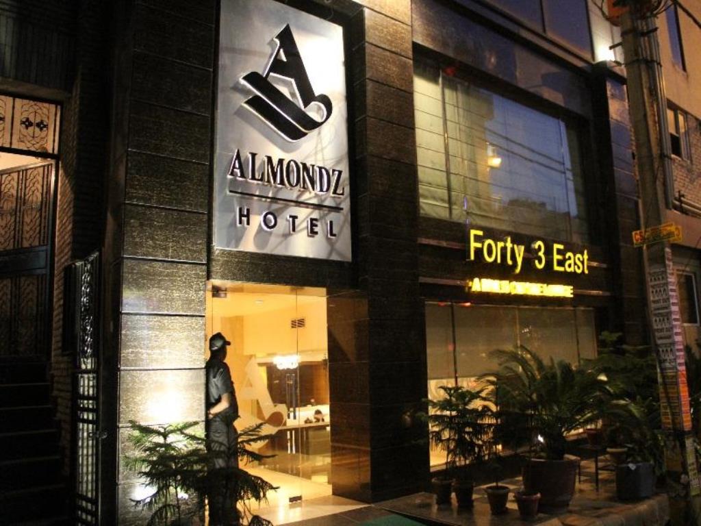 Almondz Hotel Delhi