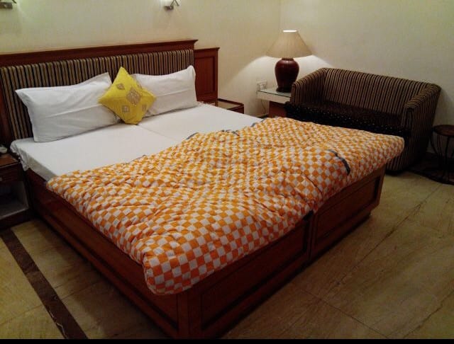 Gautam Holiday Inn Hotel Delhi
