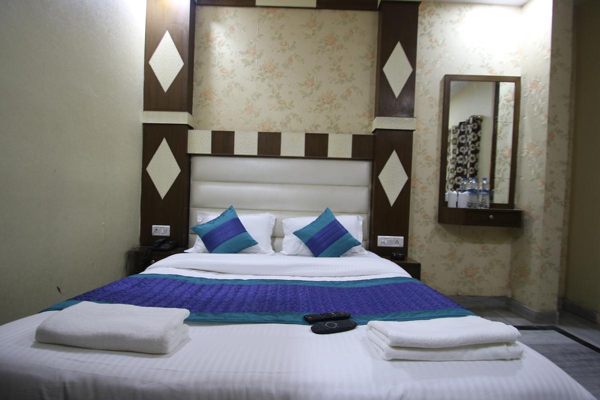 Lord Krishna Dx Inn Hotel Delhi