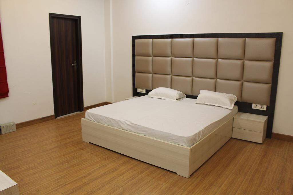 West In 11 Guest House Delhi